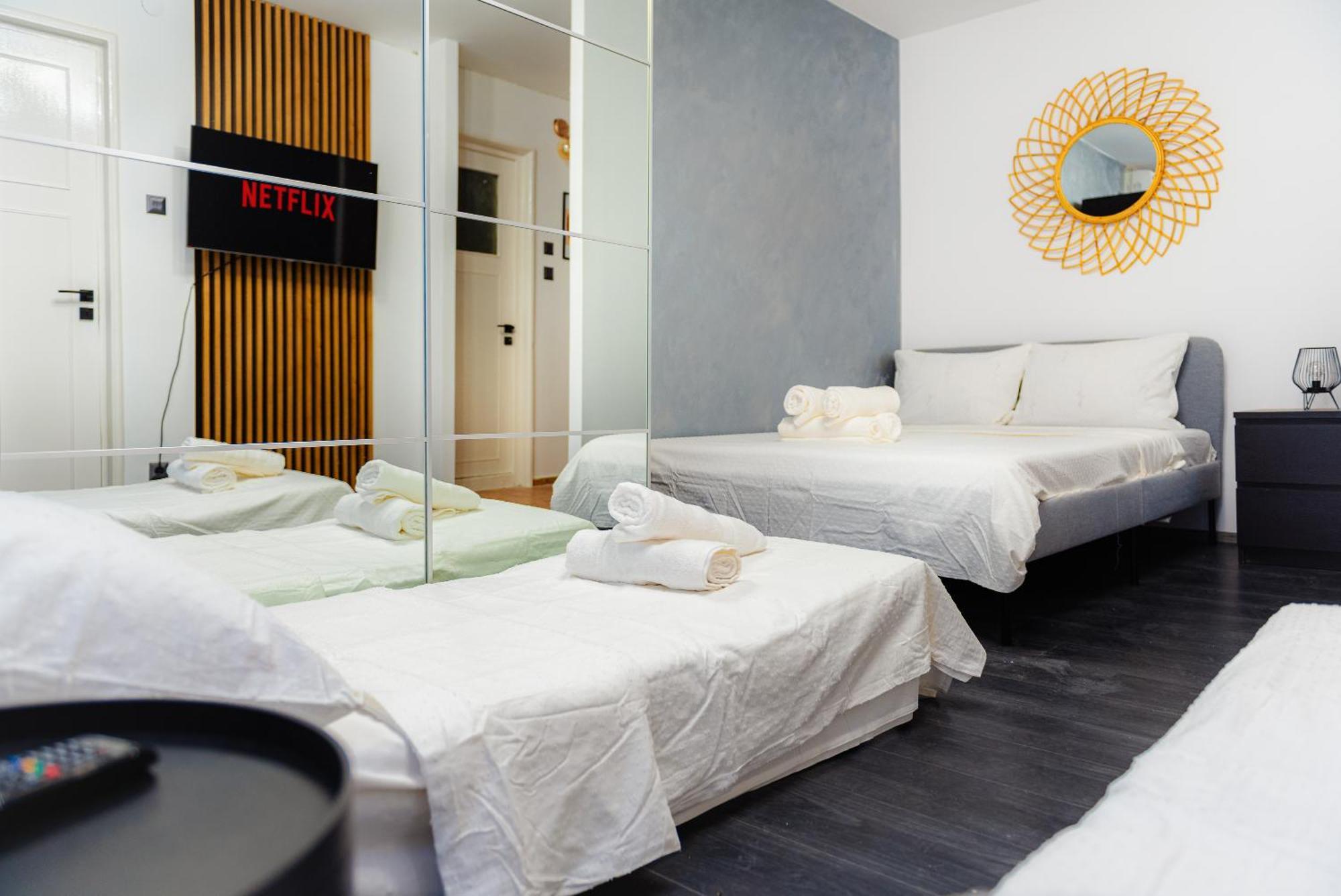 Central Modern Apartment - Victory Square Near Government Building Boekarest Buitenkant foto